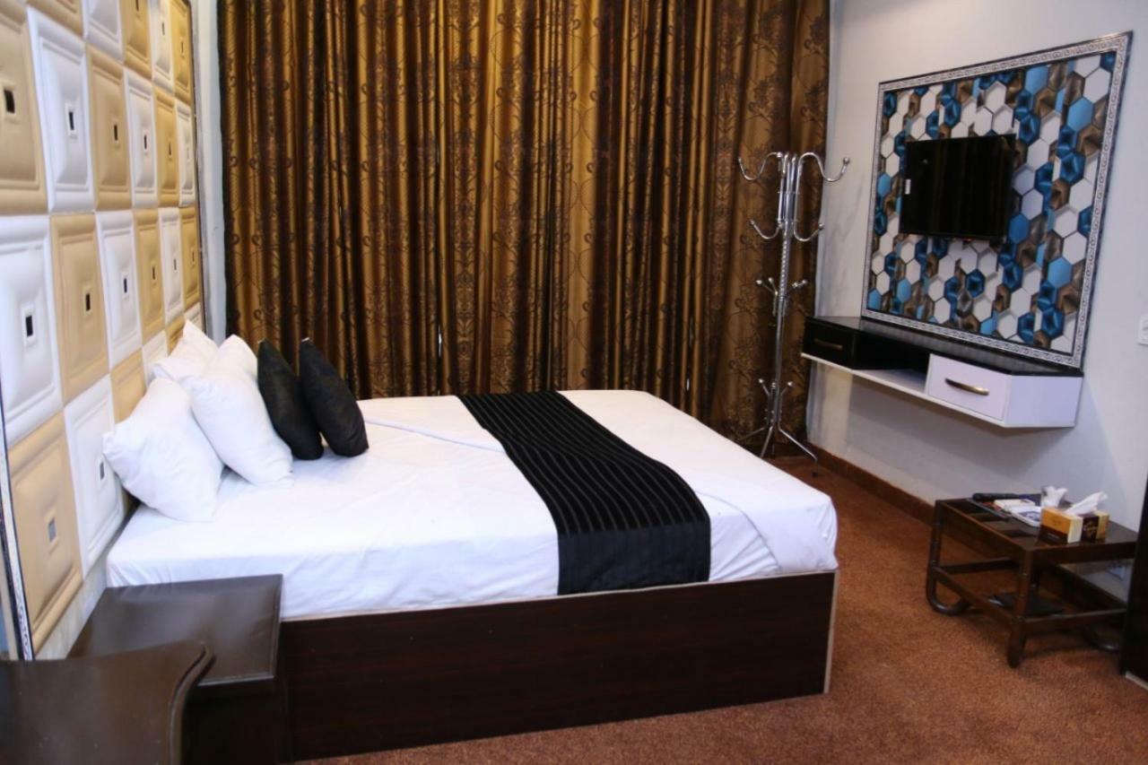 Gulberg Continental Hotel Lahore Ngoại thất bức ảnh