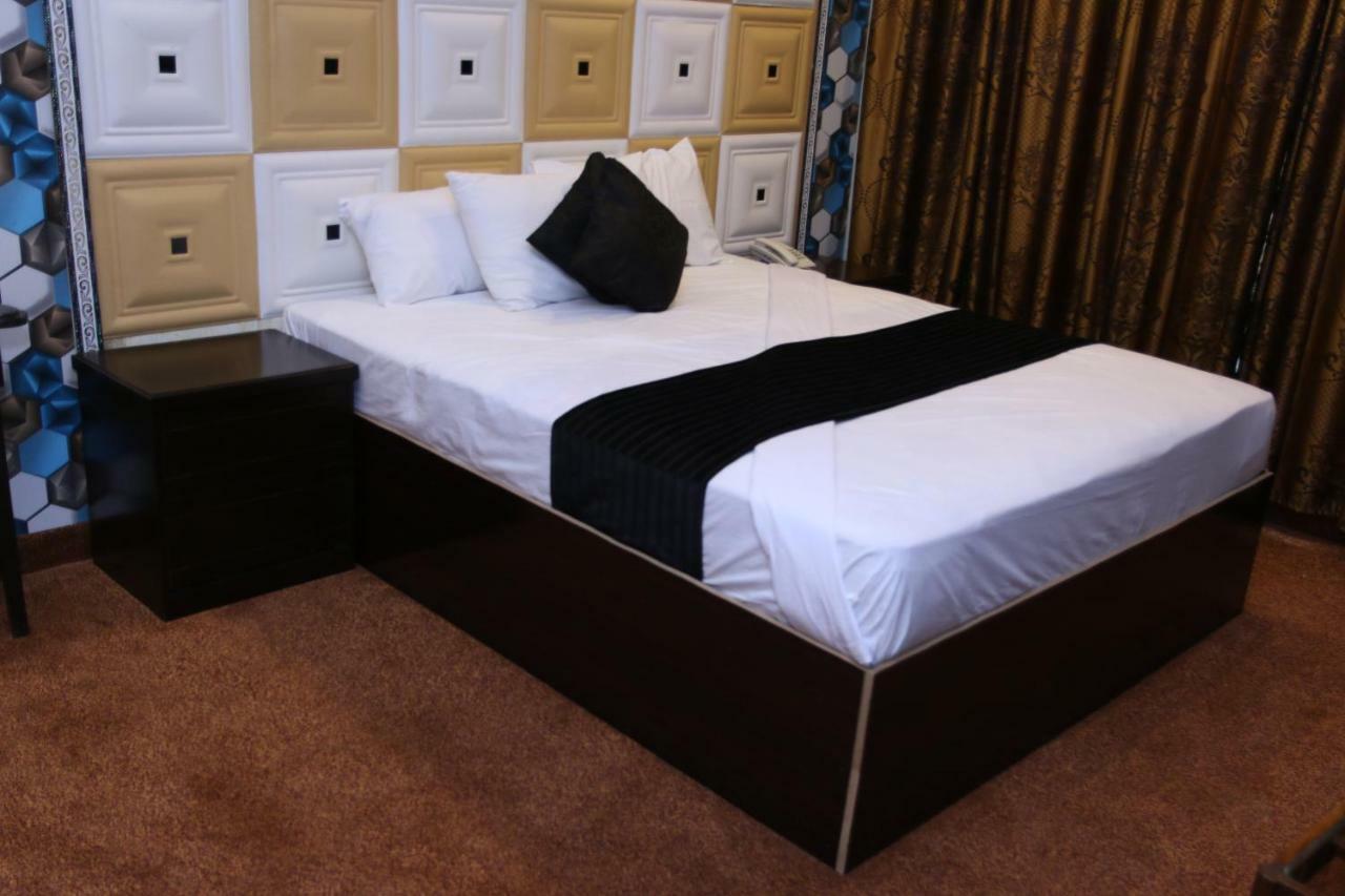 Gulberg Continental Hotel Lahore Ngoại thất bức ảnh